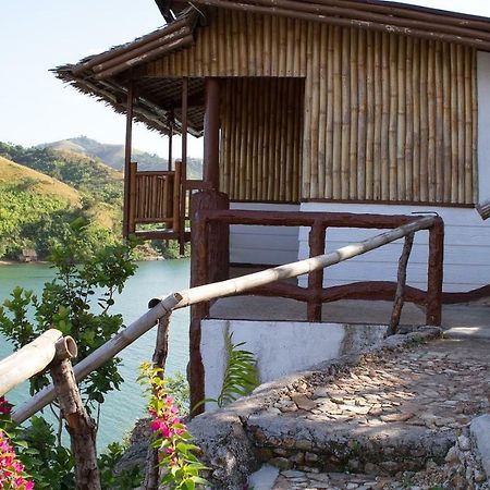 Borac Bay Bungalows Hotel And Resort Extérieur photo